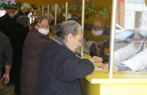 Përfituesit e socialit dhe pensionit lirohen nga paraqitja e rregulltë