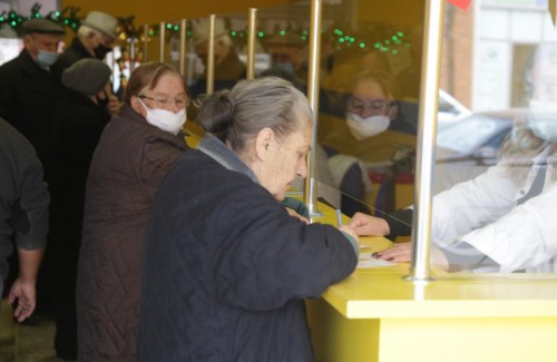 Përfituesit e  socialit dhe pensionit lirohen nga paraqitja e rregulltë    