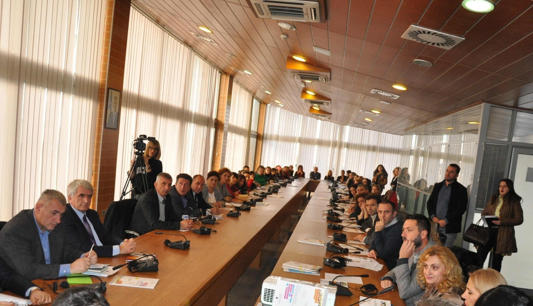 Përmbyllët Java kundër braktisjes së shkollimit