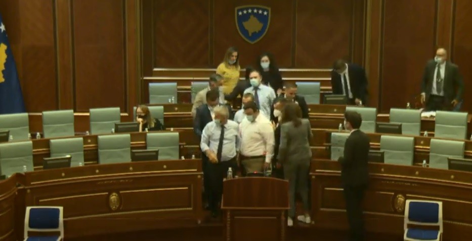 SHBA dhe BE dënojnë gjuhën e përdorur në parlamentin e Kosovës