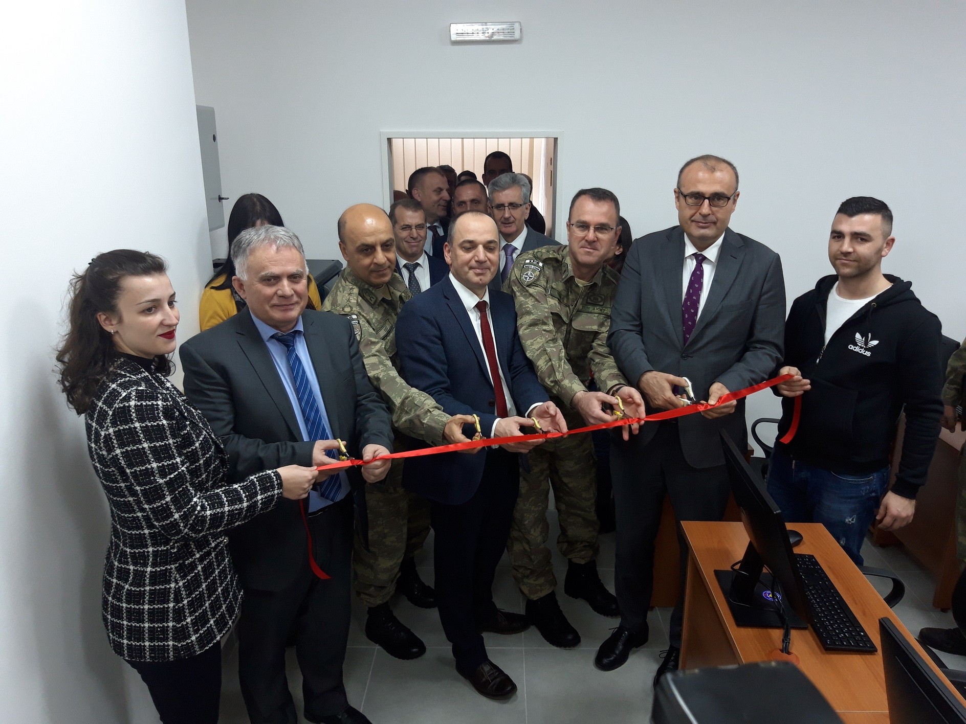 Përurohet Kabineti i Informatikës në Universitetin e Prizrenit