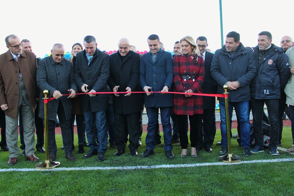 Përurohet stadiumi i parë ndihmës në Skenderaj