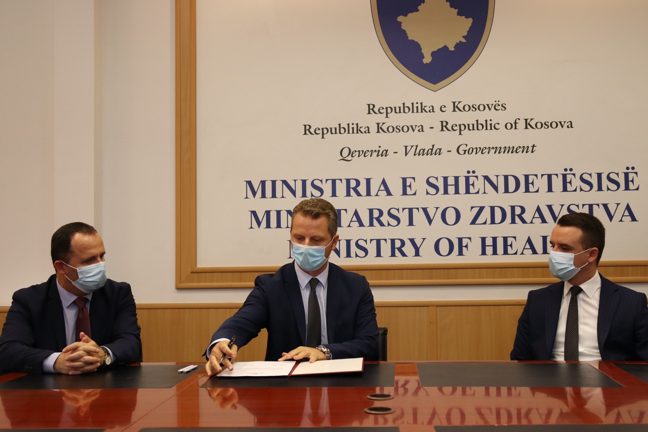 SHBK ndanë 50,000 euro për të mbështetur procesin e vaksinimit në Kosovë