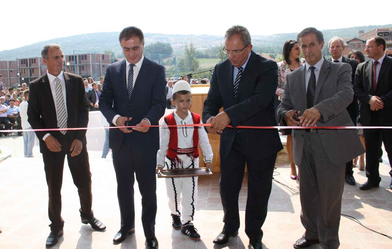 Përurohet shkolla në Banjë dhe objekti i rinovuar në Bellanicë