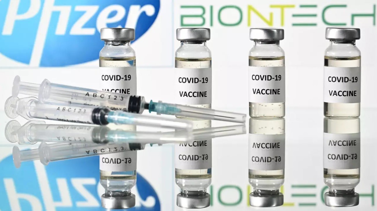 Dy dozat e Pfizerit sigurojnë 33% mbrojtje ndaj variantit Omicron