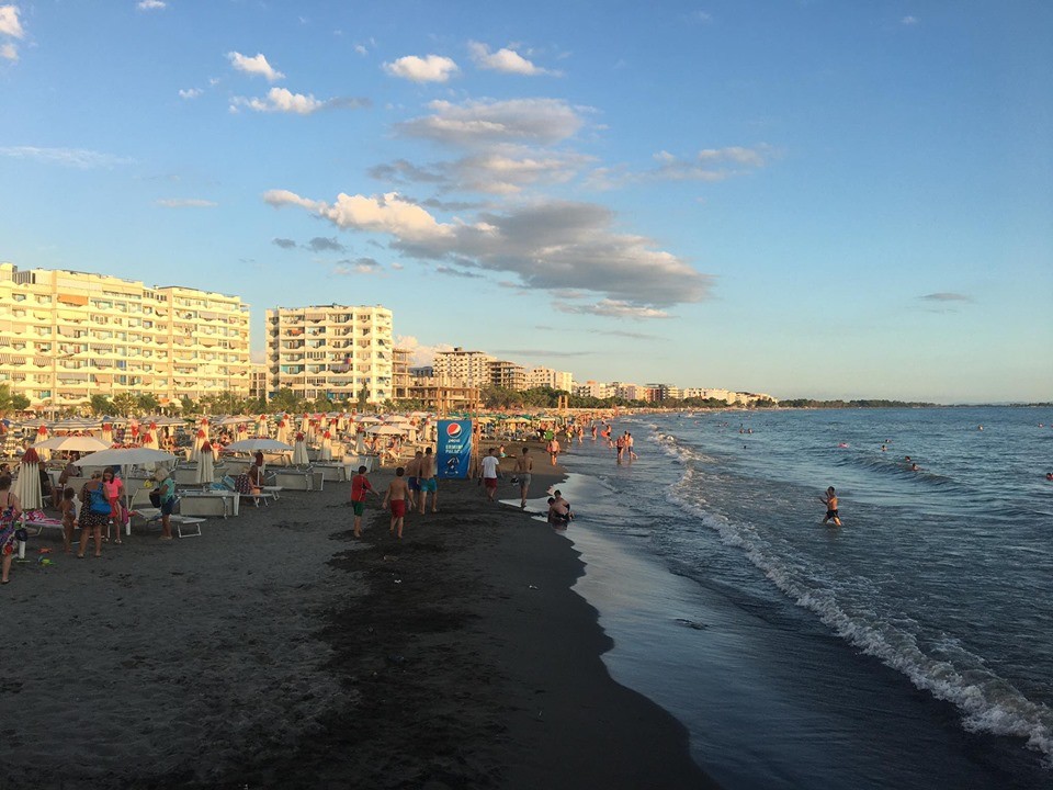 Qytetarët e Kosovës mbajnë gjallë industrinë e turizmit në Shqipëri