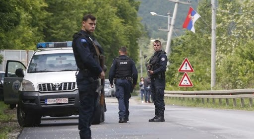 Policia has parregullsi në 'dhomën e dëshmive' në stacionin policor në Zubin Potok 