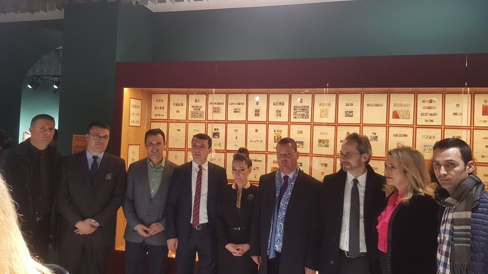 Posta e Kosovës prezantoi ekspozitën e pullave postare