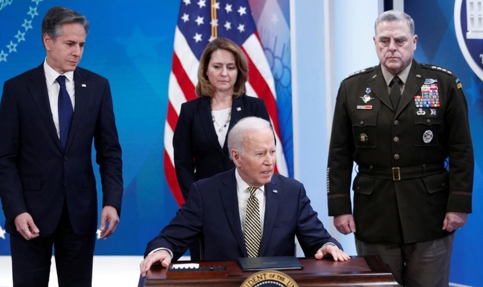 Presidenti Biden e quan Vladimir Putinin kriminel lufte 