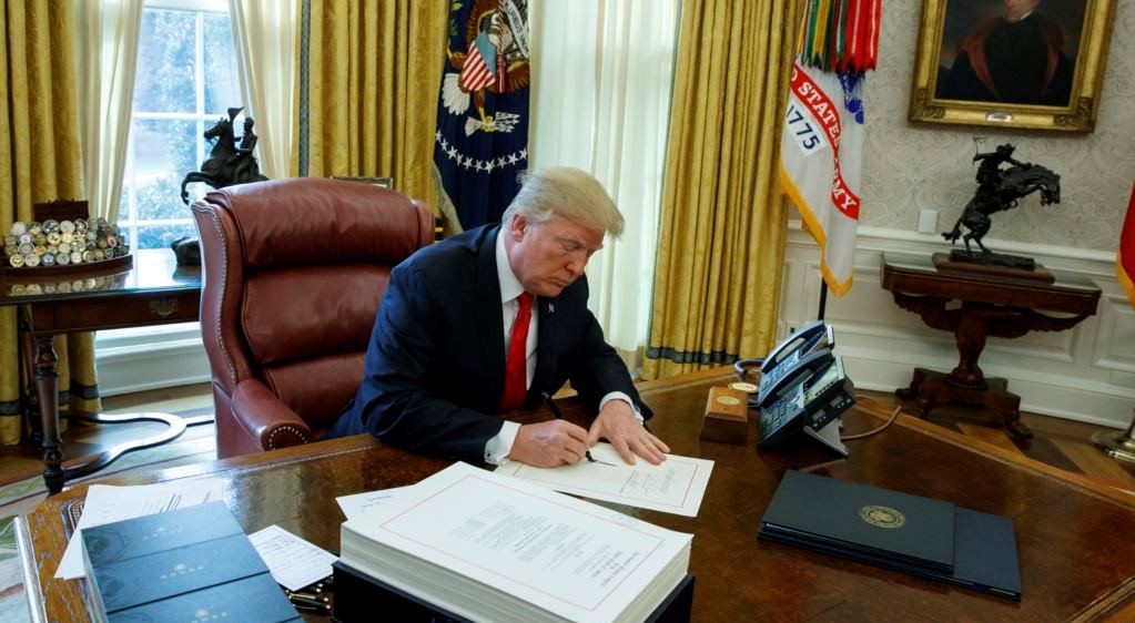 Trump firmos ligjin për buxhetin 