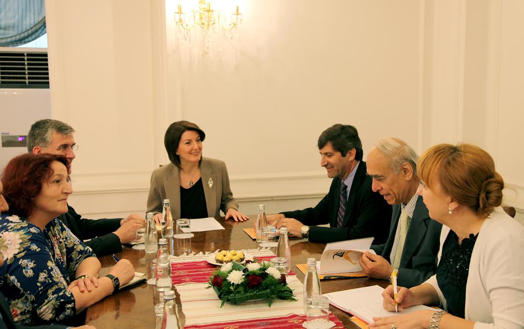 Jahjaga takon Berishën