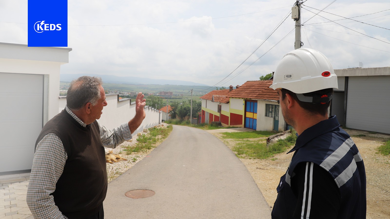 Afër dhjetë mijë banorë të fshatrave të Skenderajt përfitojnë nga rrjeti i ri elektrik