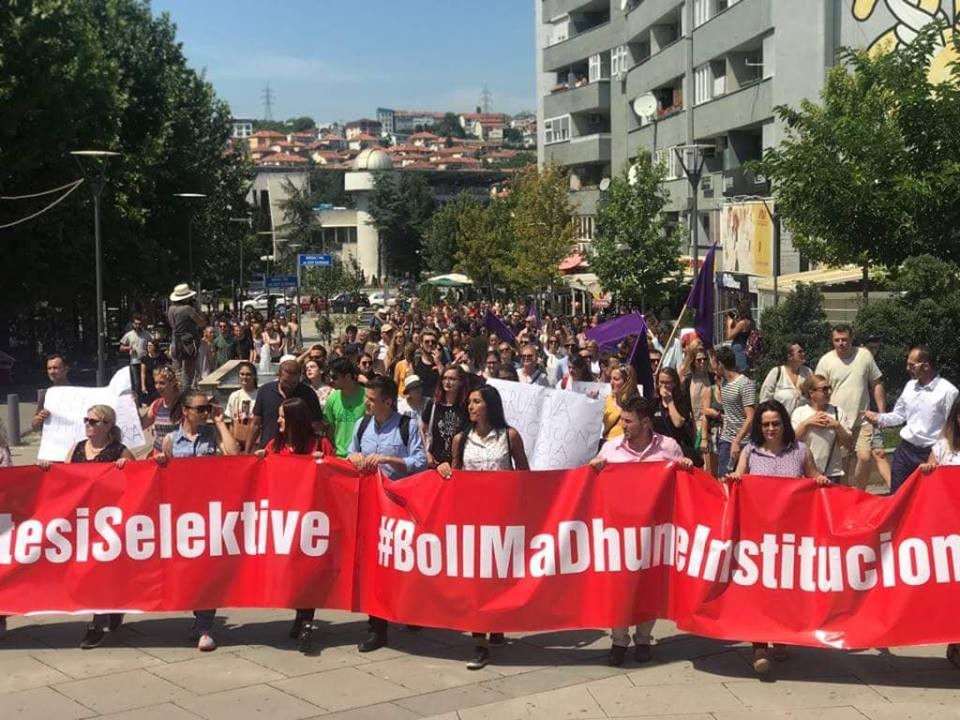 Në Kaçanik protestohet kundër vrasjeve dhe dhunës ndaj grave