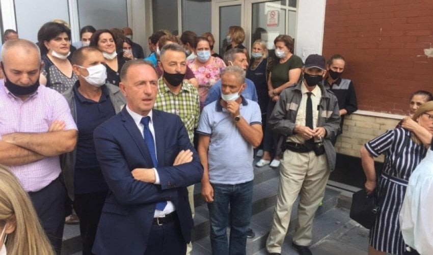 Sindikata paralajmëron grevë të punëtorëve teknik dhe sigurimit fizik