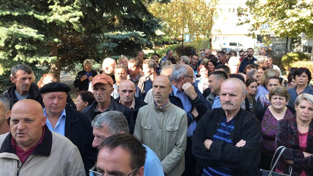 Punëtorë teknik te UP-së protestojnë, kërkojnë pagë minimale 350 euro