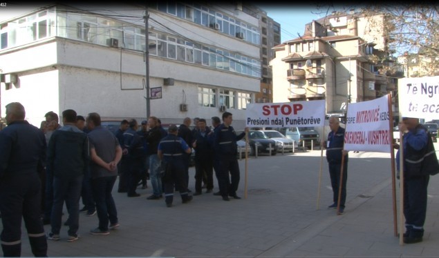 Punëtorët protestojnë pasi KEDS u ndërprenë kontratat pa arsye