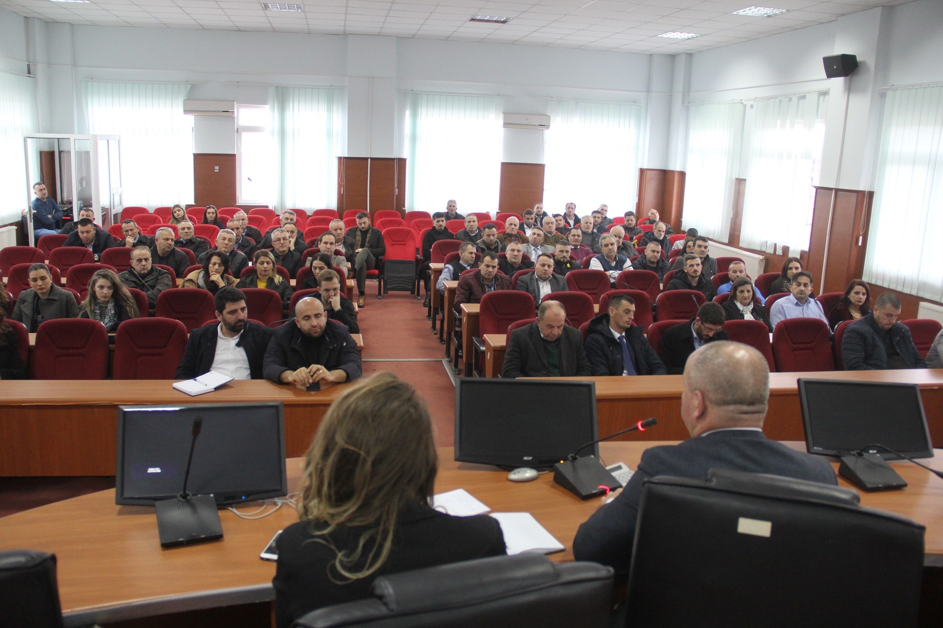 Kryetari Latifi i përgëzon punonjësit e administratës për angazhim në punë