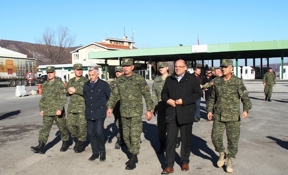 Kontingjent i FSK-së niset për operacionet humanitare në Shqipëri