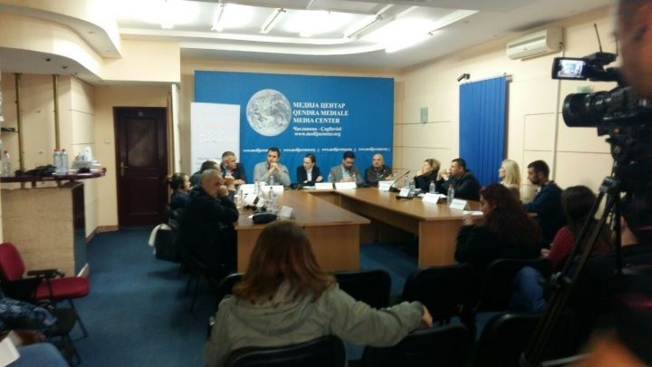 Deputetë dhe qytetarë bashkëbisedojnë lidhur me dialogun Kosovë - Serbi