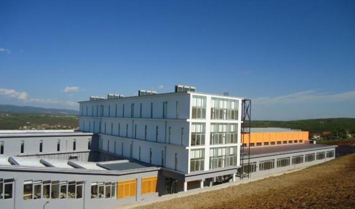 16 nxënës të Qendrës së Kompetencës në Skënderaj nënshkruajn kontrata punësimi