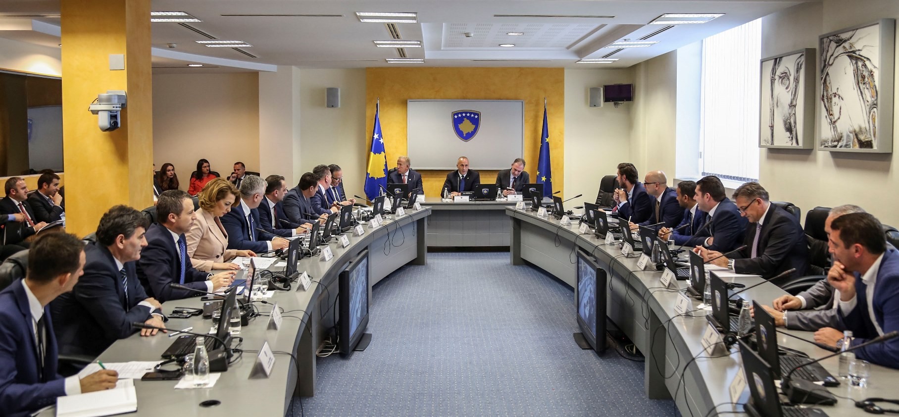 Mësimdhënësve u njihet statusi i viteve të 90-ta