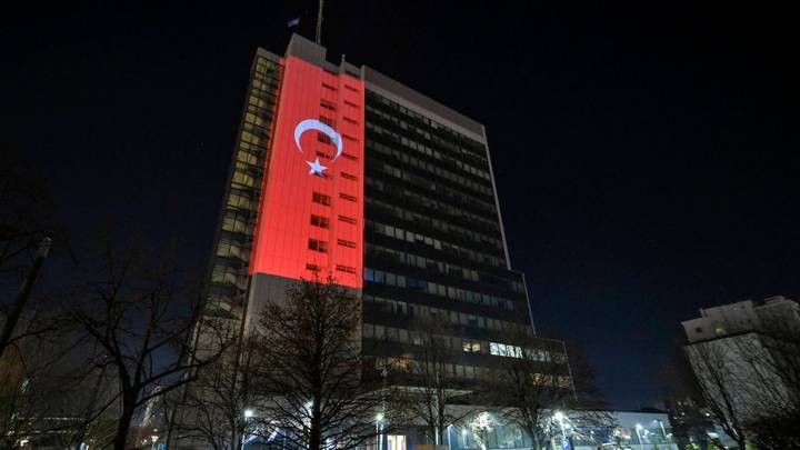 Qeveria e Kosovës nderon viktimat e tërmetit në Turqi