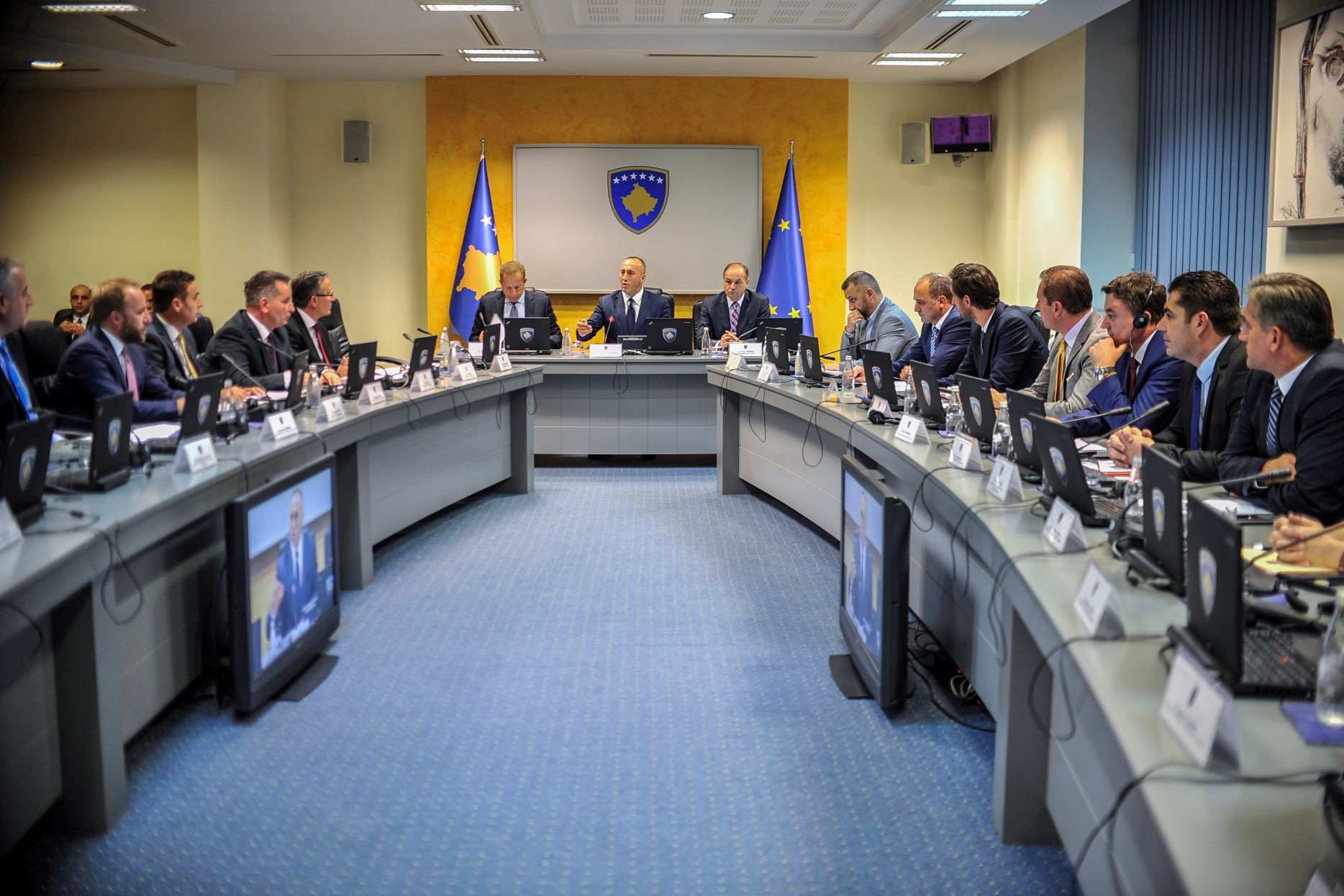 Qeveria Haradinaj zhvilloi mbledhjen e parë
