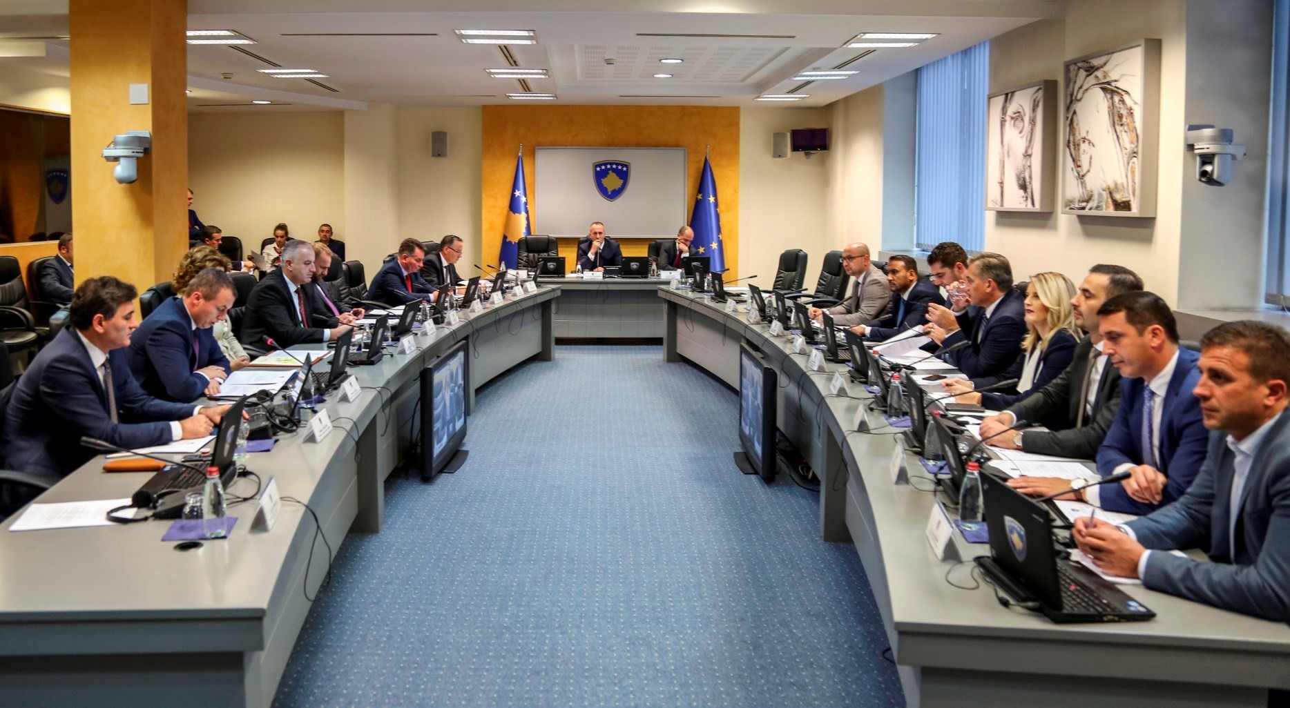 Qeveria miraton projektligjin për ndërmarrjet sociale