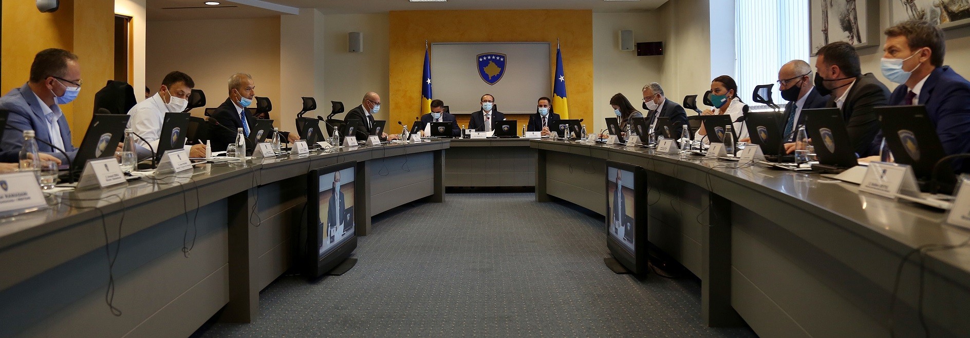 Qeveria miraton disa rregullore për shërbimin civil dhe zyrtarët publikë