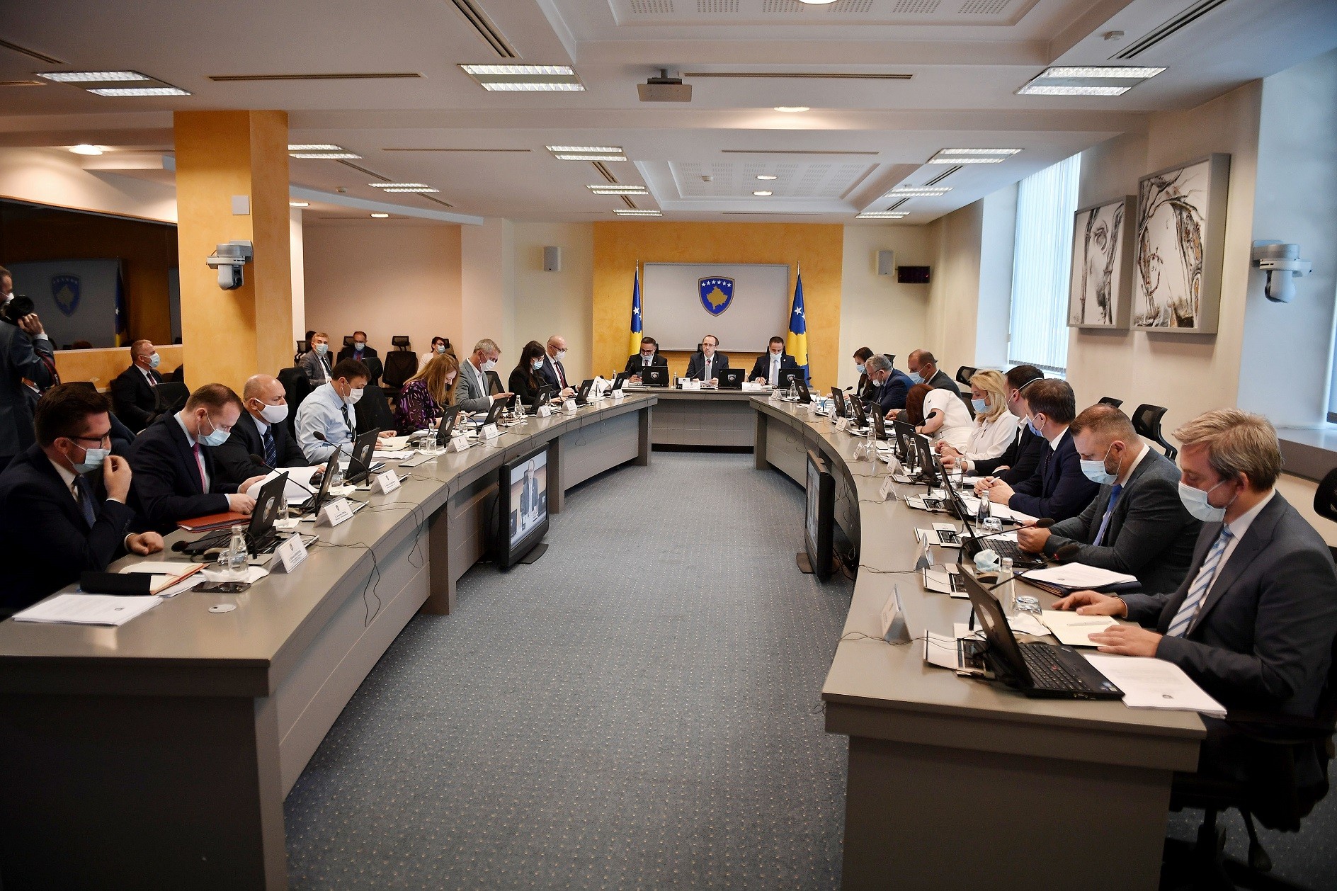 Qeveria miraton vendime për zbatimin e “Programit të Rimëkëmbjes Ekonomike”