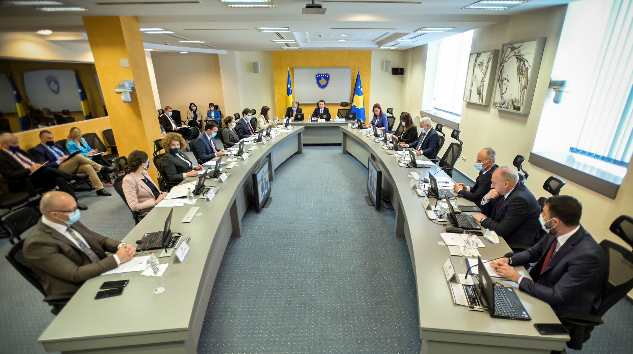Miratohet një projektligj, një koncept-dokument dhe merren shtatë vendime