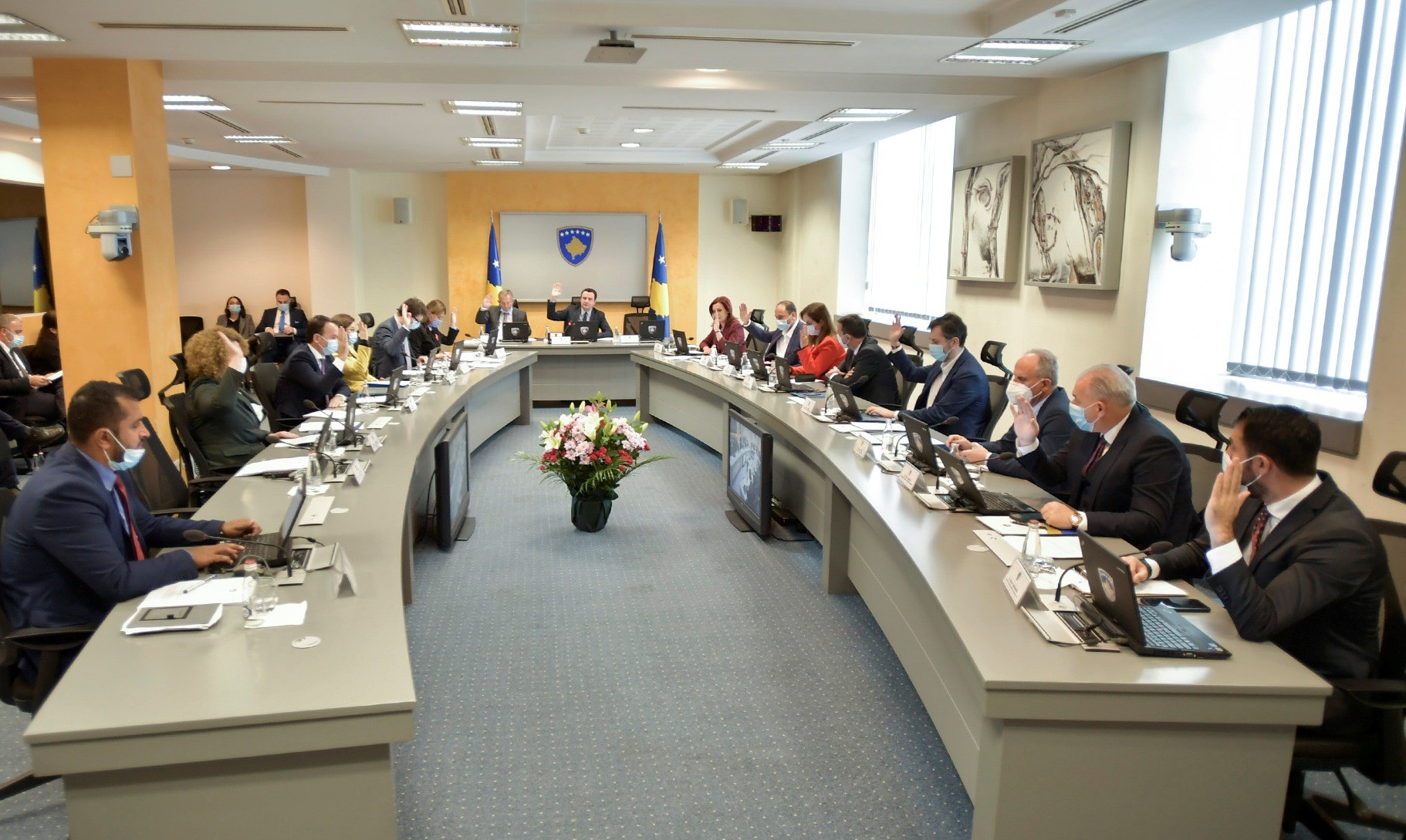 Merren tri vendime dhe gjashtë nisma për lidhjen e marrëveshjeve ndërkombëtare