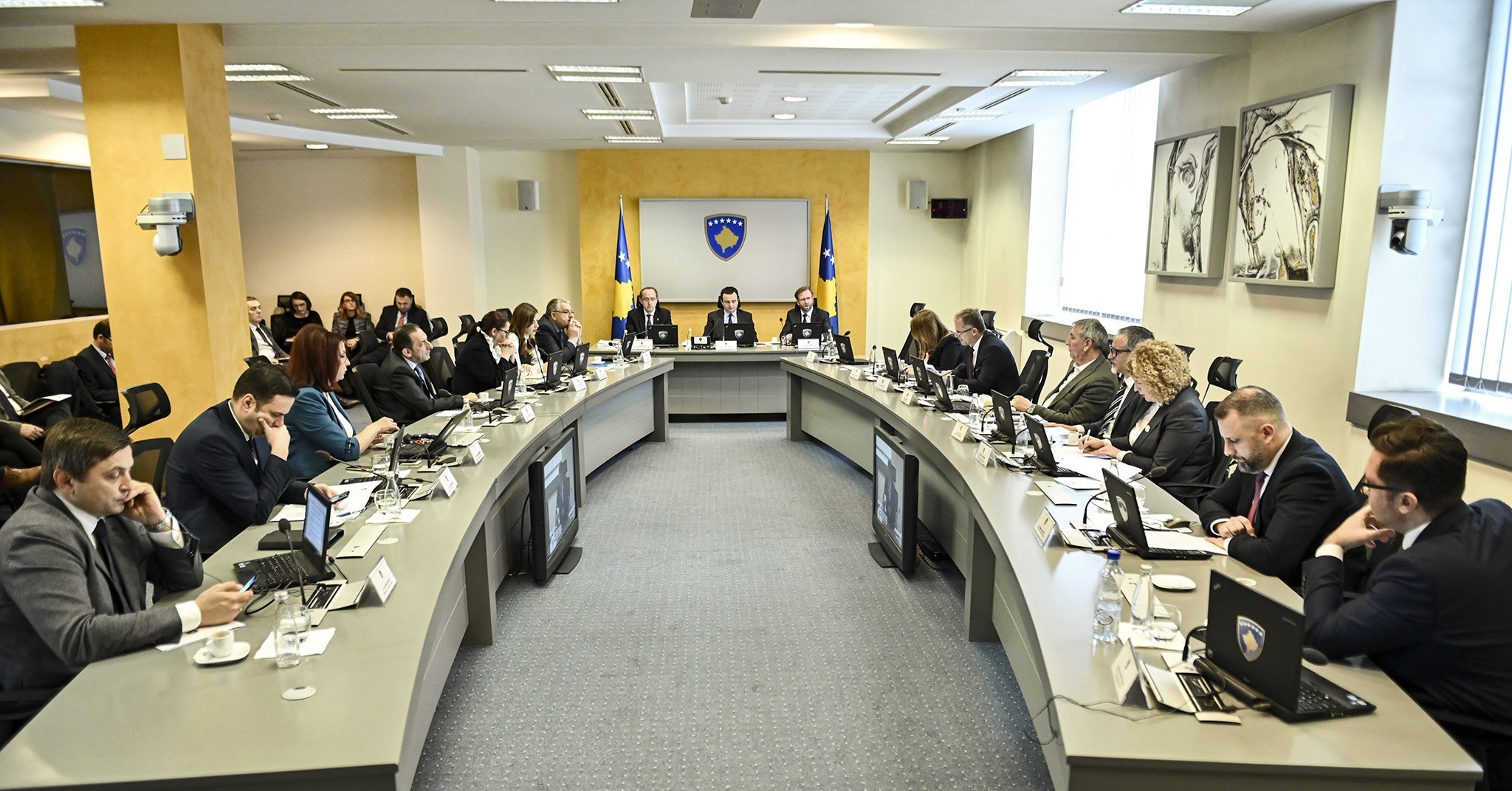 Qeveria miraton Programin “Financat Publike të Kosovës dhe Rritja Ekonomike”