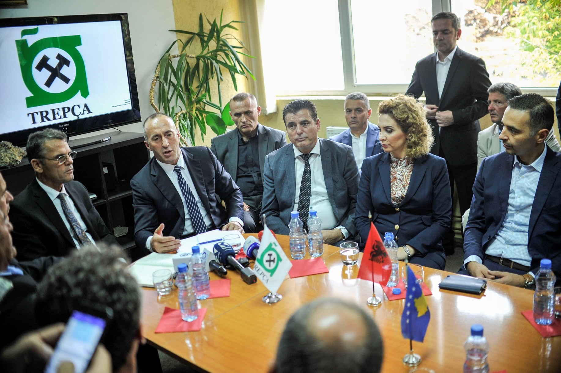 Haradinaj u premtoi minatorëve të Trepçës punësimin e familjarëve