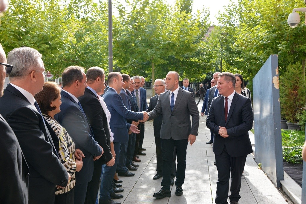 Haradinaj: Projektet infrastrukturore do të përfundohen me kohë