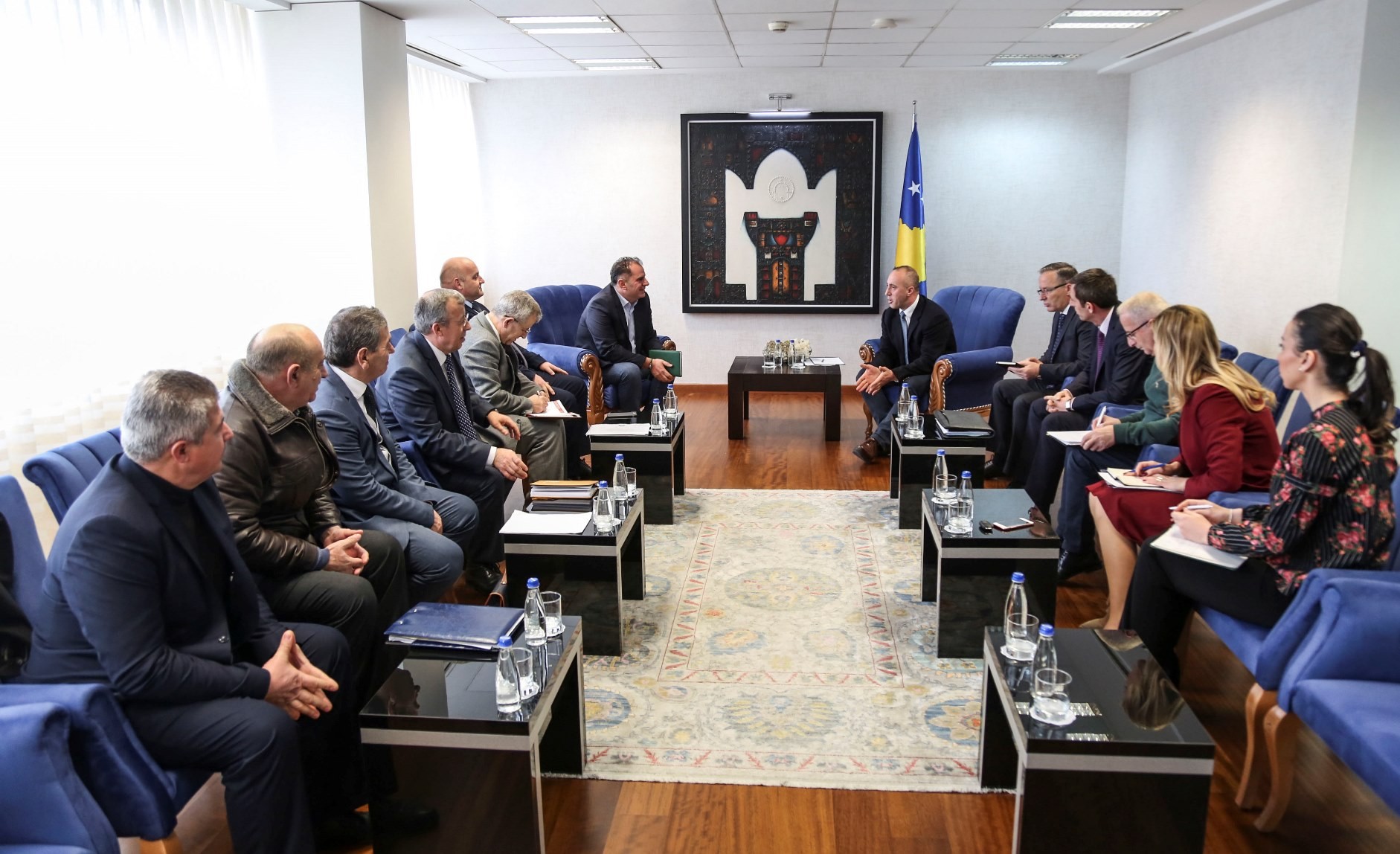 Haradinaj mbështet prodhuesit kosovarë të miellit për vendosjen e banderolave