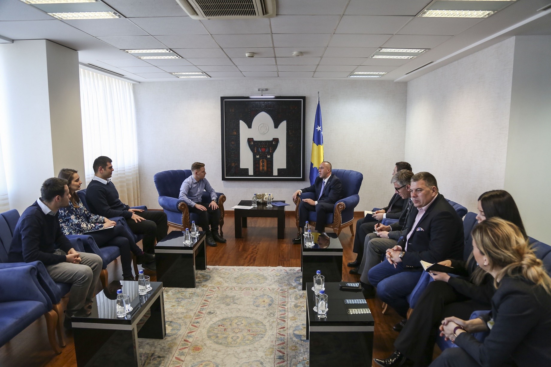 Haradinaj: Nuk do të zvogëlohen bursat e studentëve