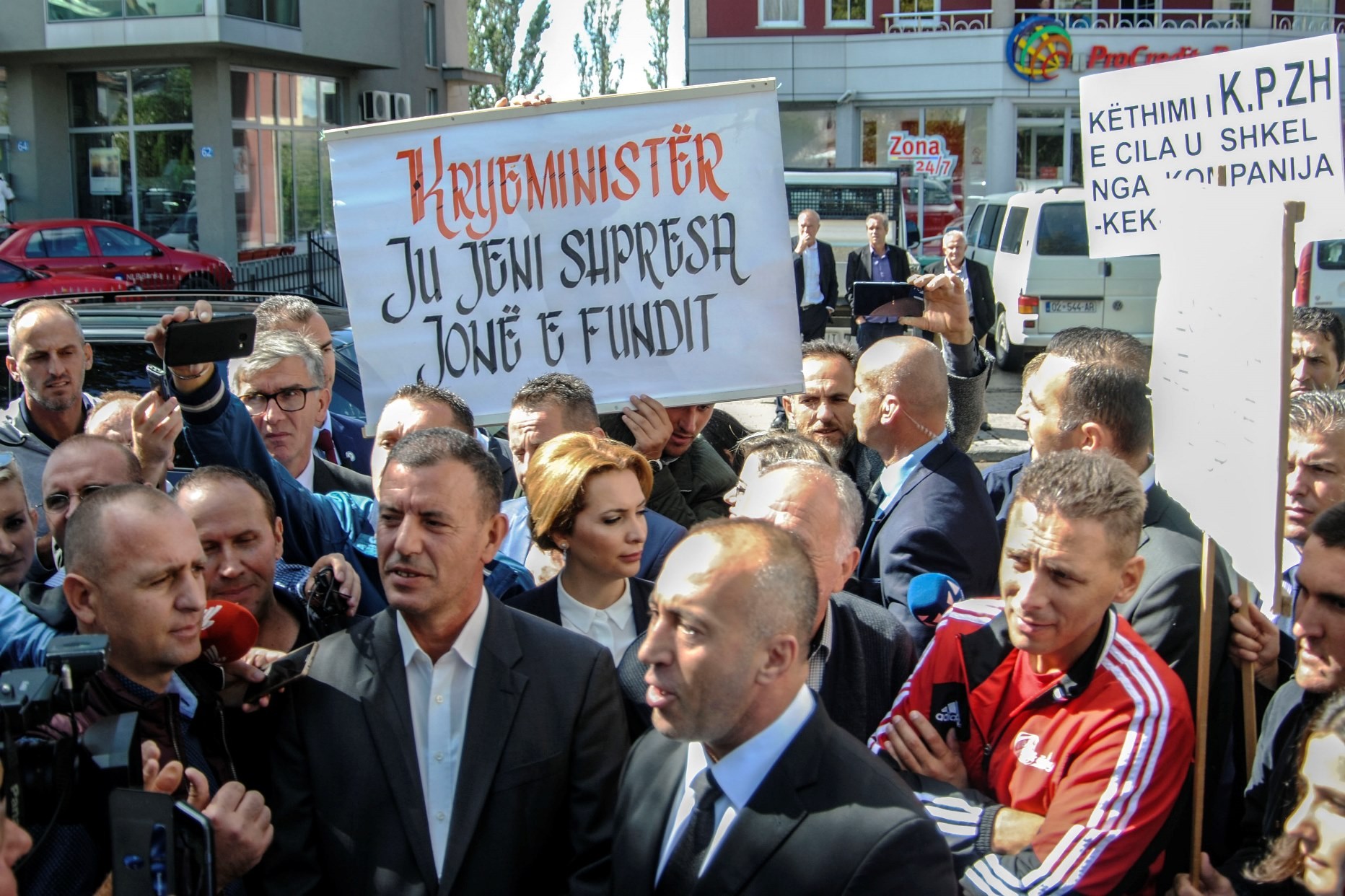 Haradinaj premton zgjidhje të shpejtë për banorët e Hades dhe Shipitullës