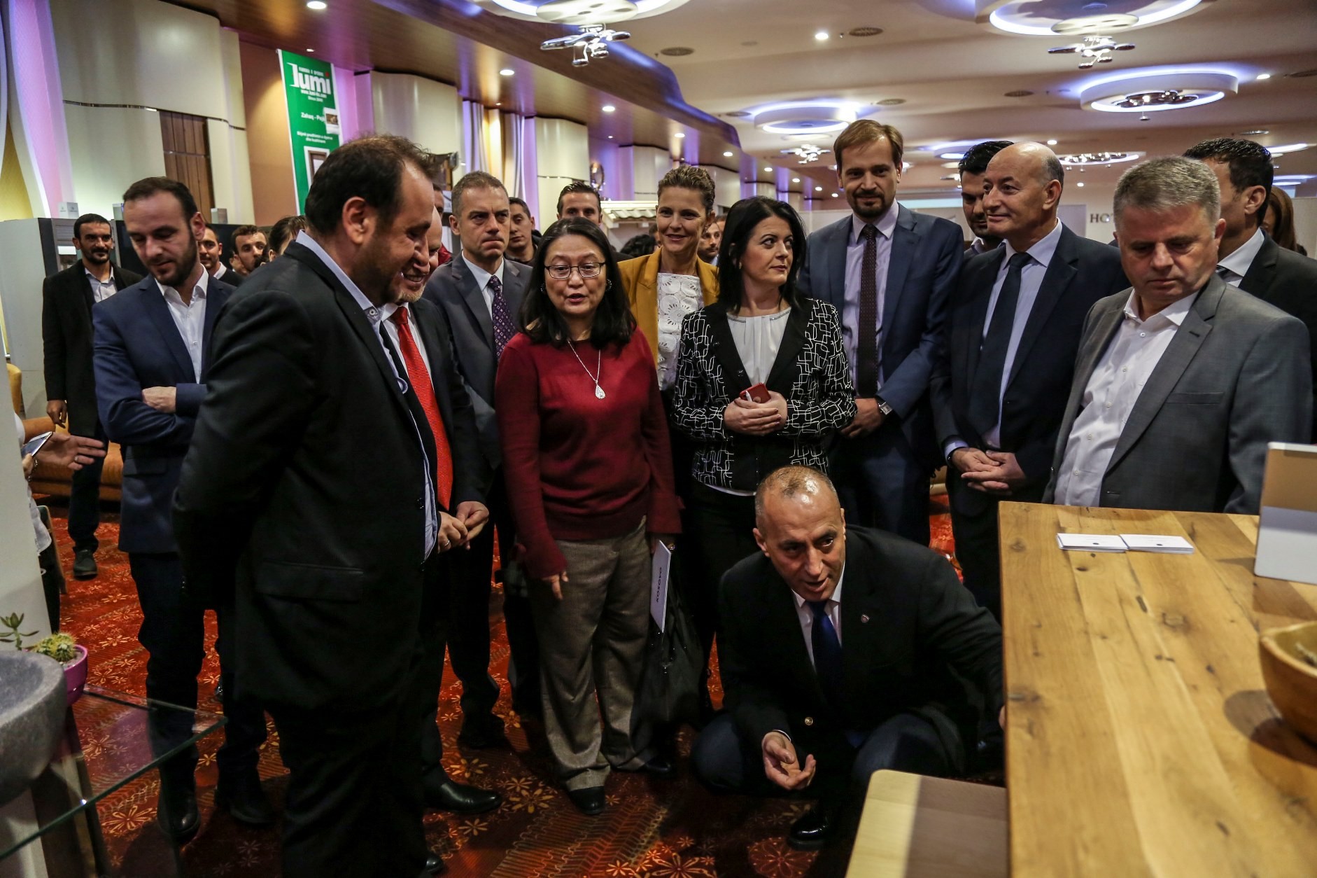 Qeveria premton të bashkëpunojë ngushtë me përpunuesit e drurit