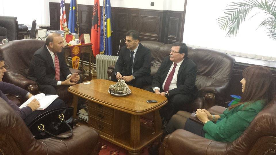 Rektori Gashi takon drejtorin e Akademisë Diplomatike dhe ambasadorin kroat