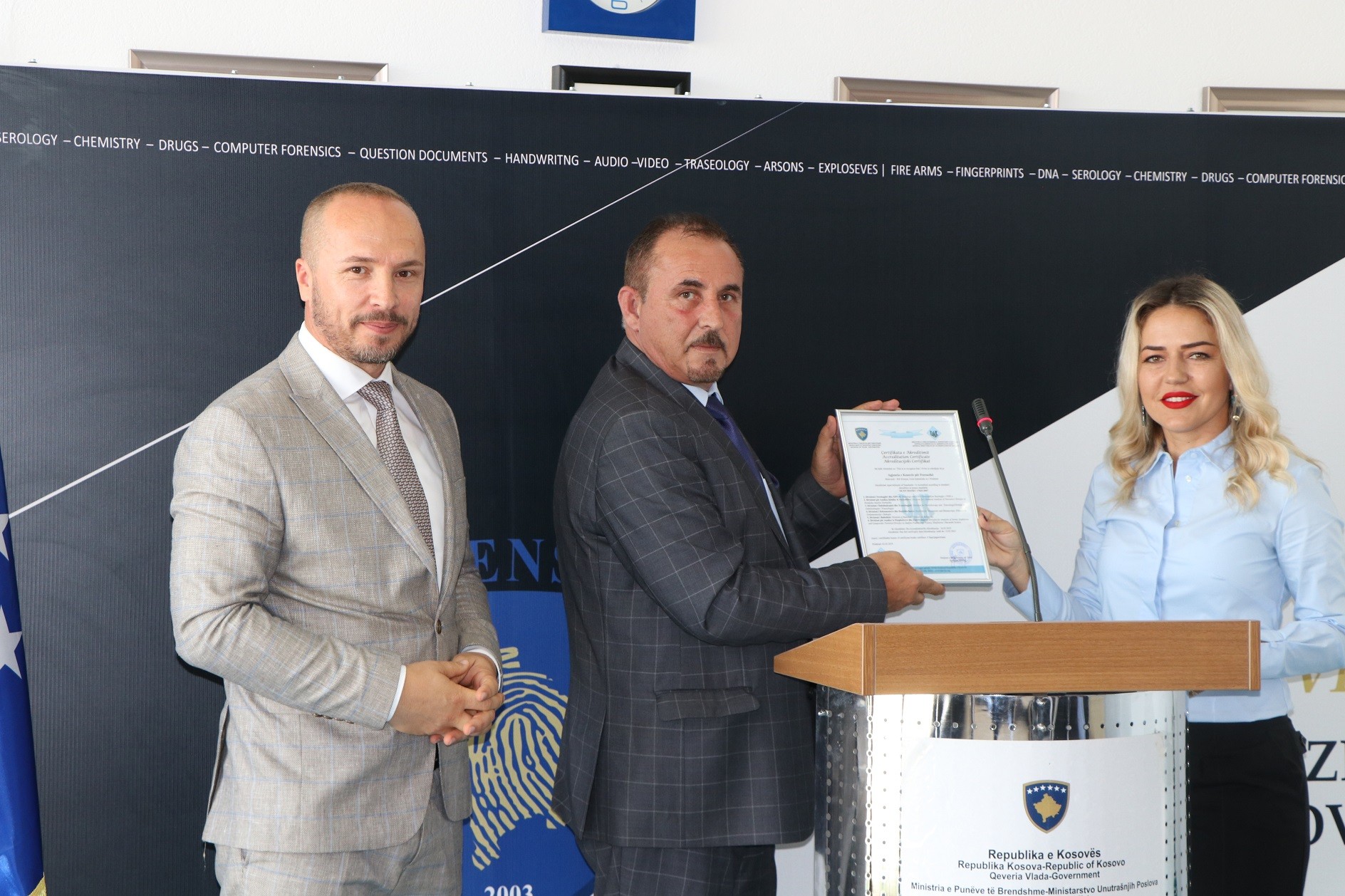 Agjencia e Kosovës për Forenzikë pranoi certifikatën e Ri-akreditimit të Laboratorëve