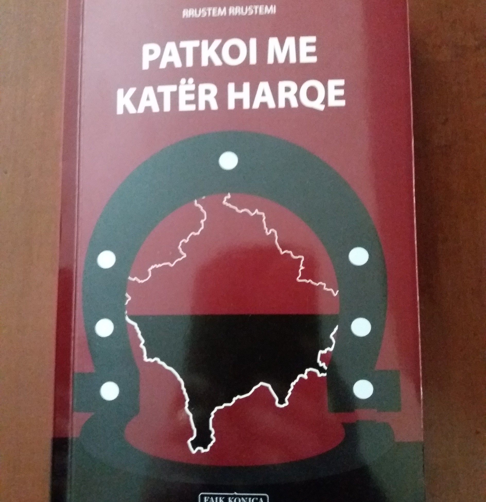Doli nga shtypi romani i Rrustem Rrustemit “Patkoi me katër harqe”