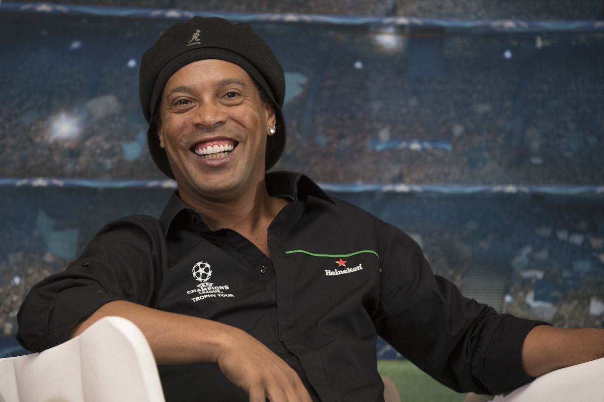Ronaldinho i mbytur në borxhe, s’e lejojnë të largohet nga Brazili