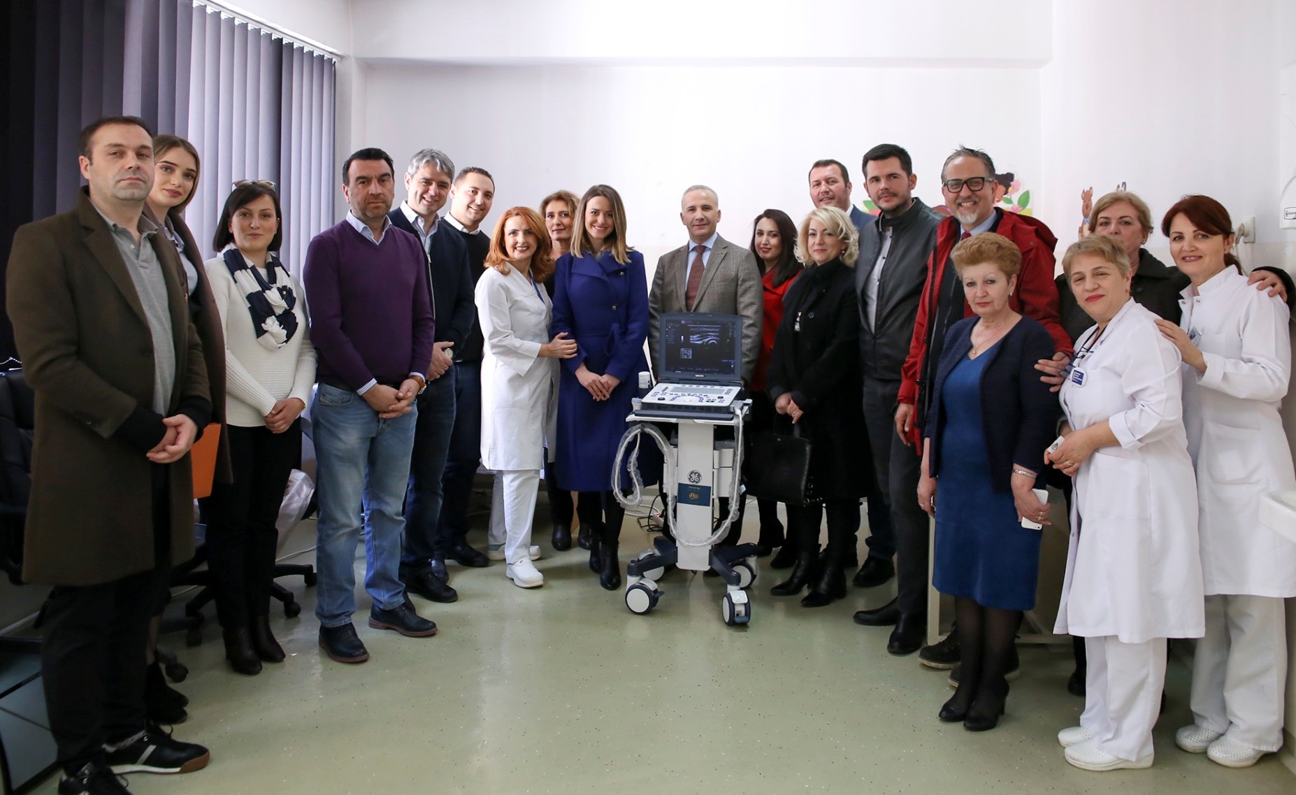 Rotarianët dhurojnë pajisjen e ultrazërit për QKMF në Prishtinë 