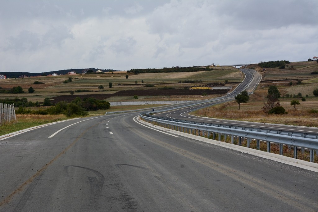 Qeveria miraton vendimin për kredin 71 milionë euro për autostradën Kijevë-Zahaq