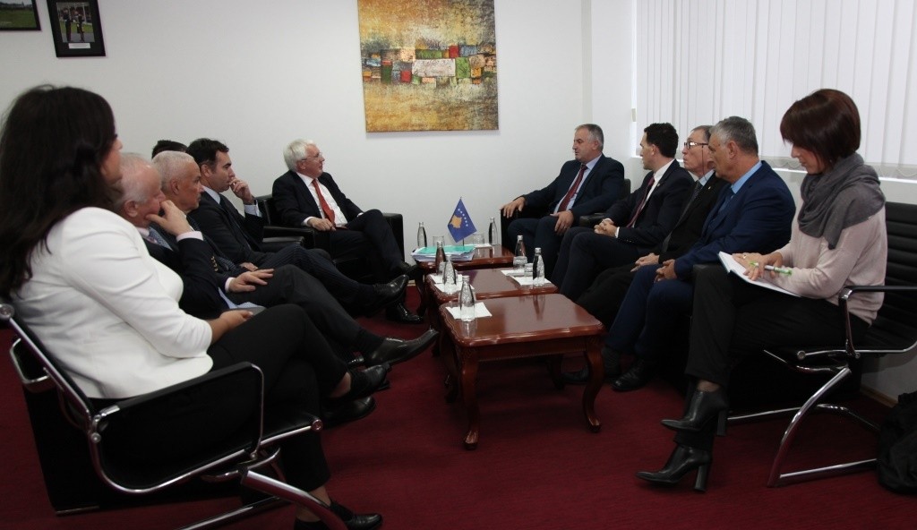 Jamea Shea i impresionuar me progresin e arritur në zhvillimin e FSK-së