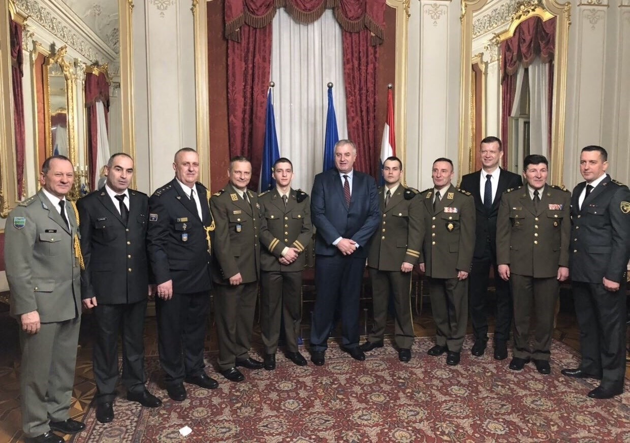 Bisedojnë për thellimin bashkëpunimit mes Ushtrisë së Kosovës dhe Kroate