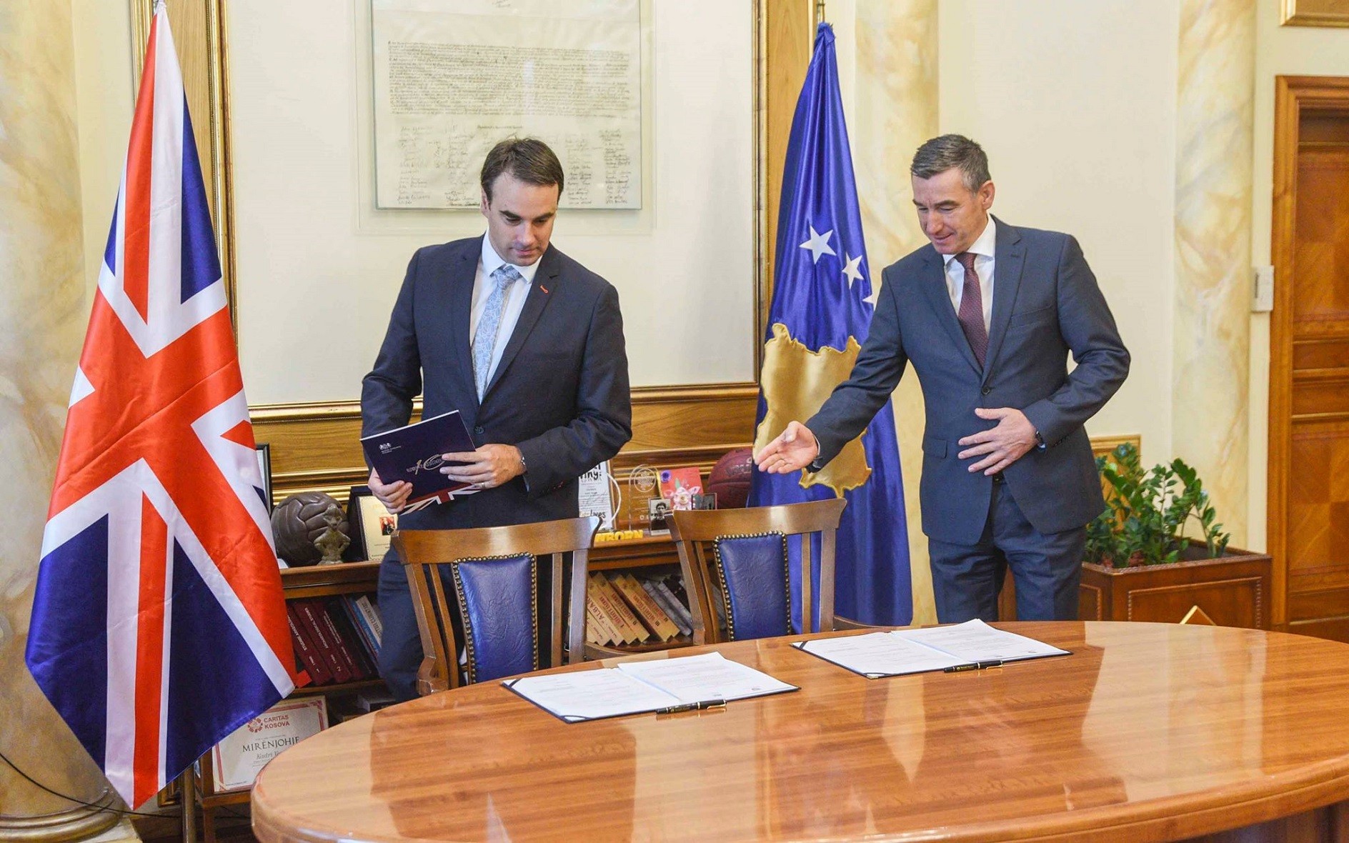 Kuvendi e Ambasada Britaneze bashkëpunojnë për pozitat e larta