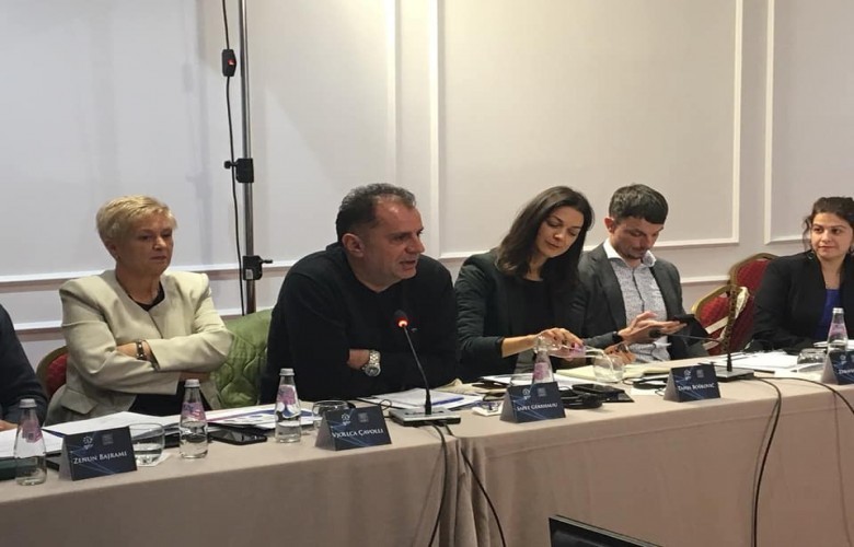 Migrimi masiv i të rinjve sfidë për Ballkanin Perëndimor