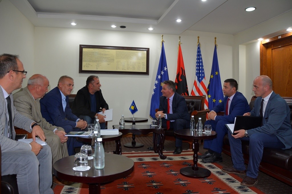 Ministria e Infrastrukturës do të thellojë bashkëpunimin më OEK-un
